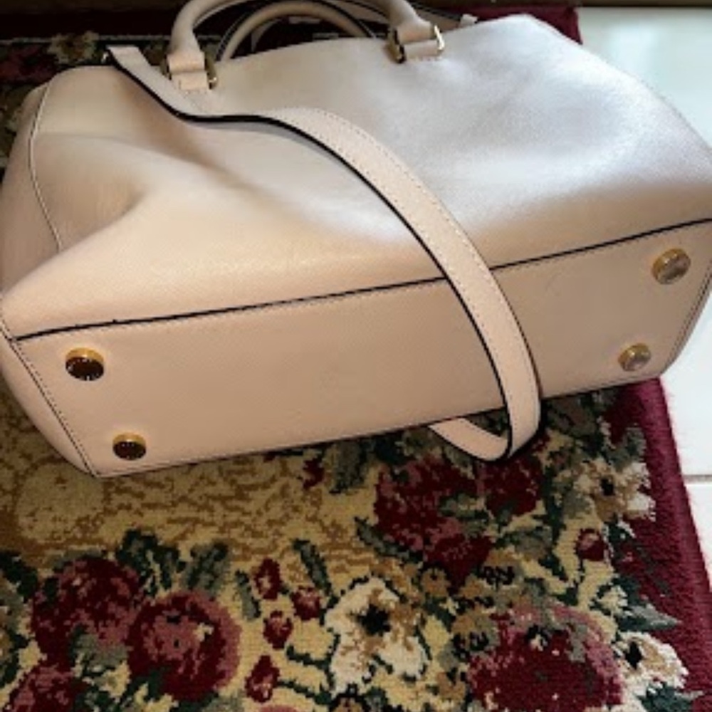 Michael Kors Saffiano satchel; NEEDS PROFESSIONAL CLEAN! With crossbody strap - Picture 9 of 13